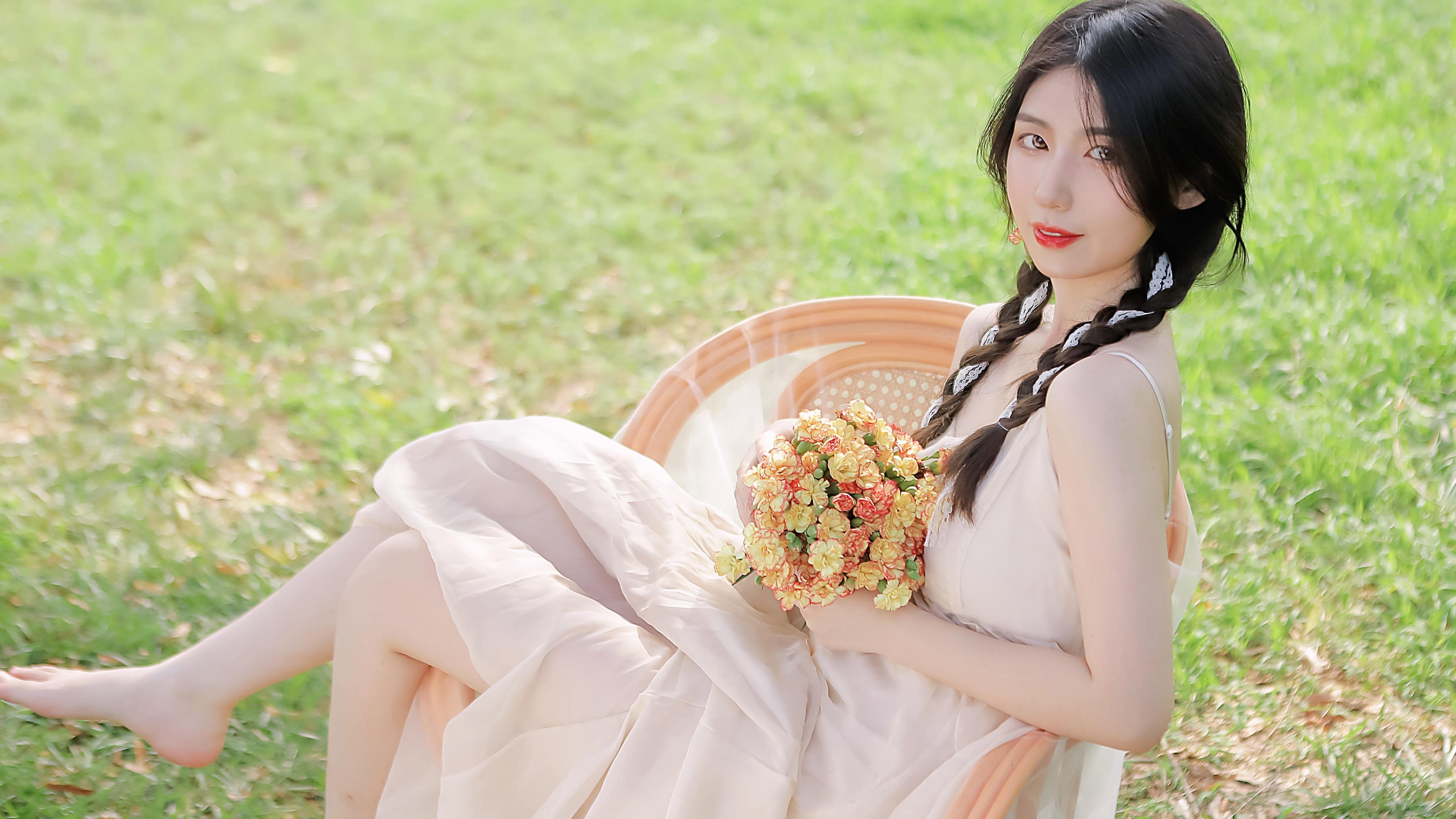 对爱泼斯坦案改口后，特朗普陷入多重“围攻” | 国际识局